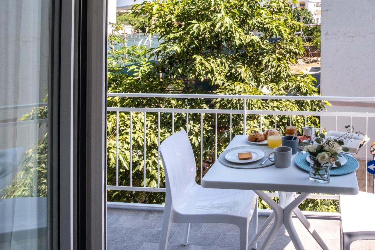 Leone Rosso Apartments Сорренто Экстерьер фото